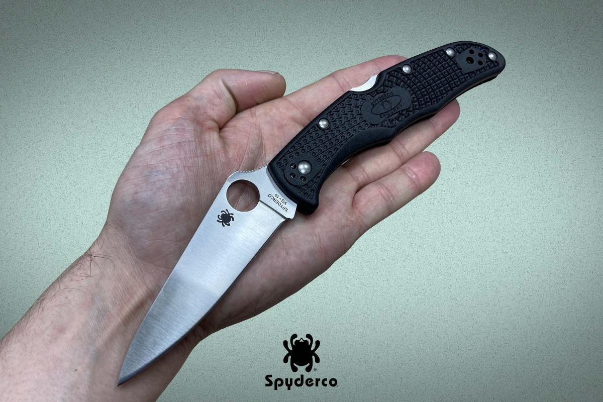 Нож Spyderco Endura 4 в руке